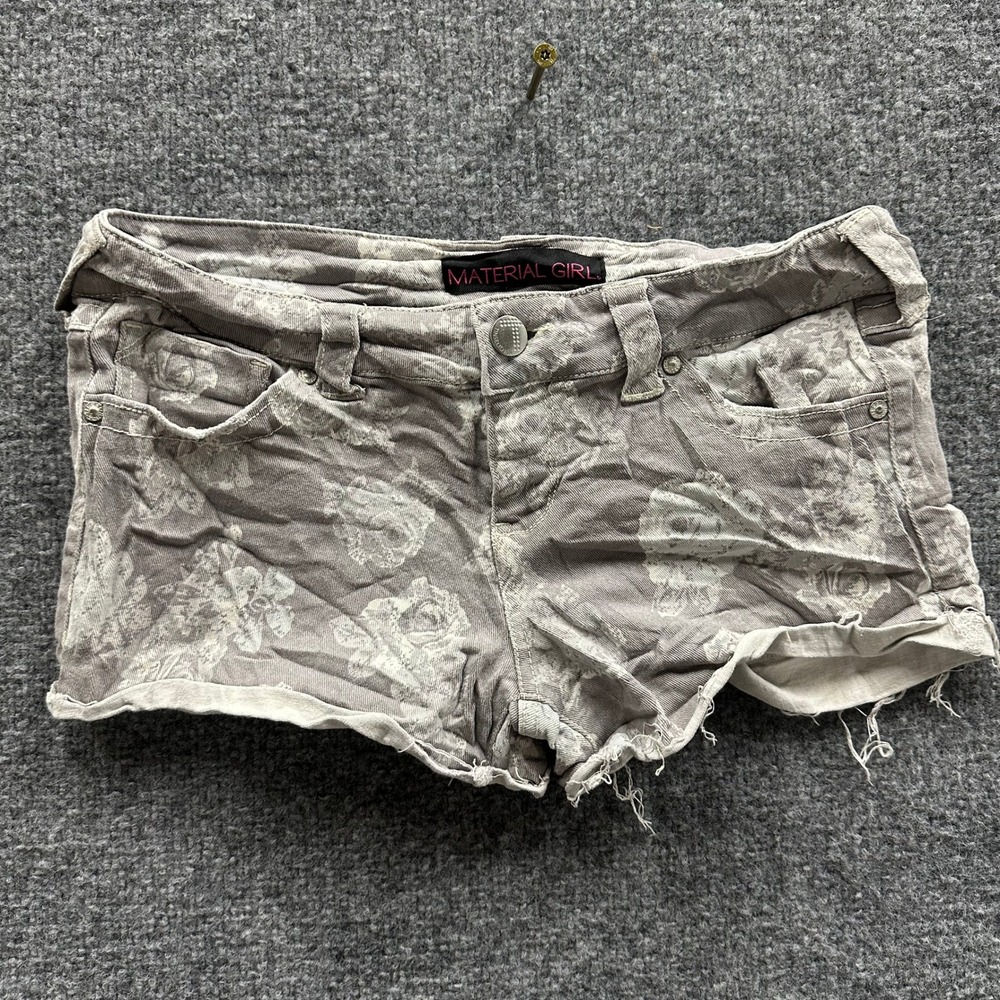 Material Girl Shorts Womens Size 9 Gray Floral Low Rise Raw Hem Denim Stretch